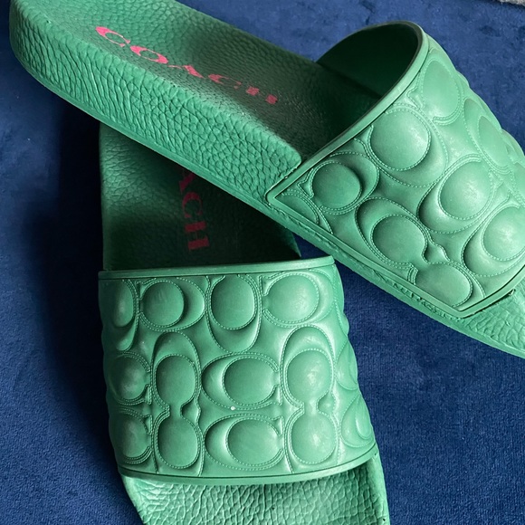 Women’s Coach Sandals! - Picture 3 of 4